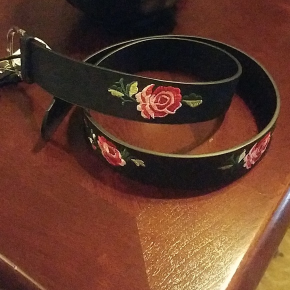 Accessories - Black faux leather belt NWT